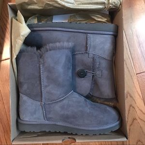 UGG Kids’ Bailey Button Boot in Grey